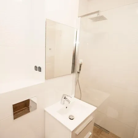 Apartment City Center At Your Door! *